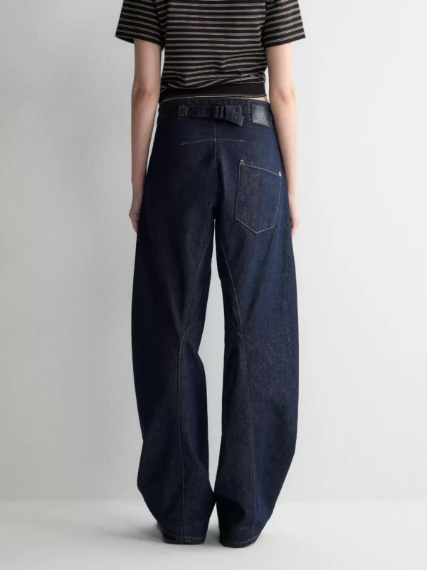 Women's slightly curved jeans - Image 3