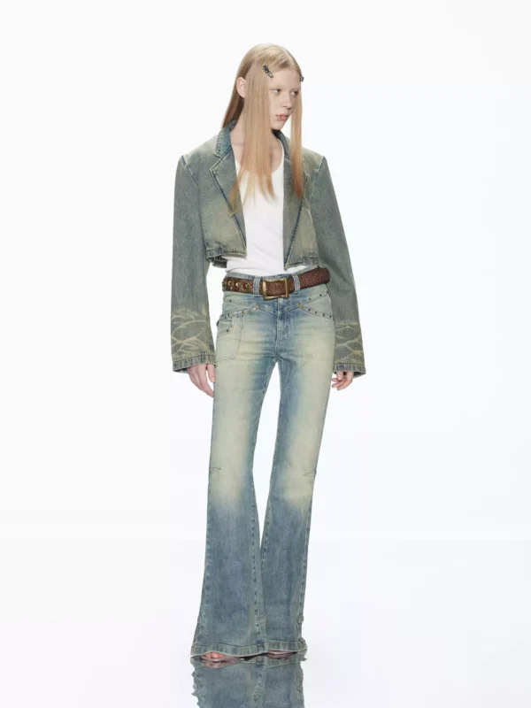 Slimming and form-fitting flared denim trousers