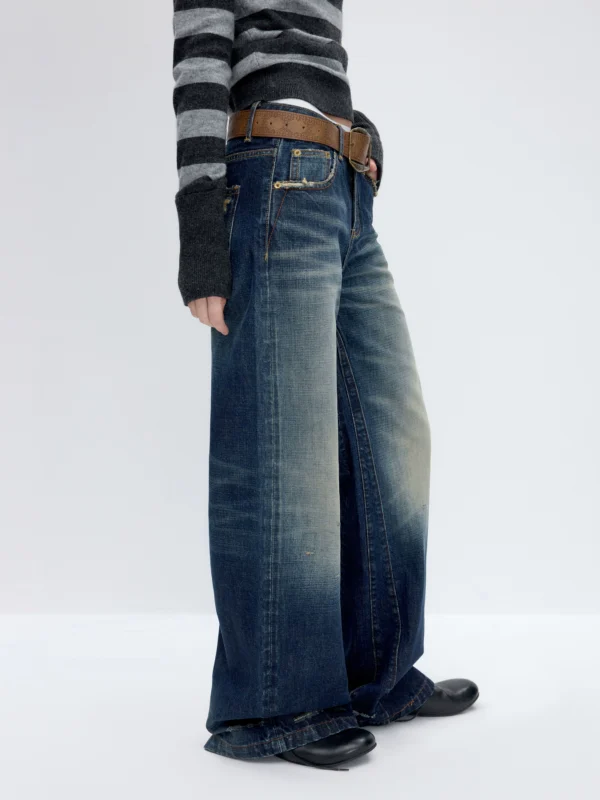 Narrow-cut, low-waisted, loose straight-leg ripped jeans - Image 3