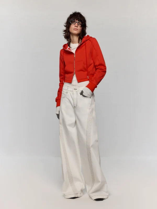 A woman in white jeans with clear lines - Image 3