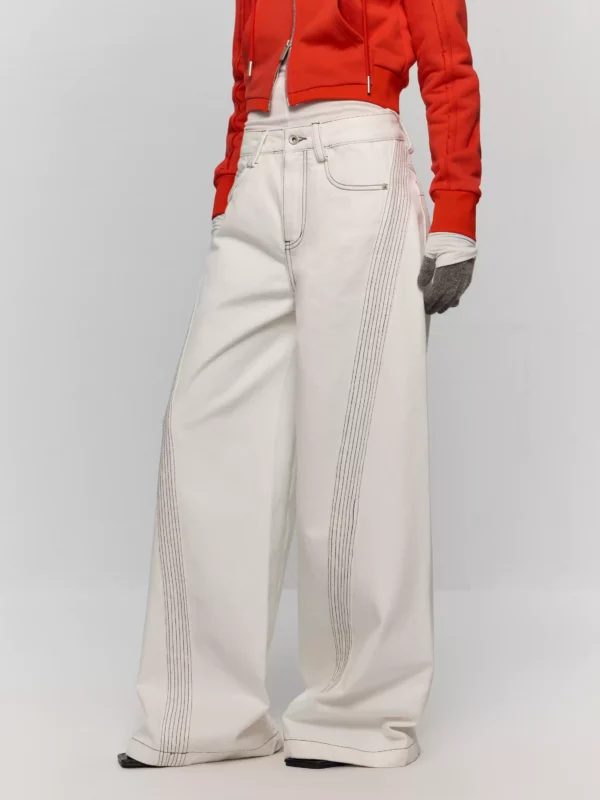 A woman in white jeans with clear lines - Image 4
