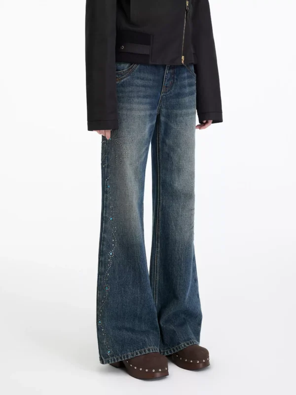 Women's mid-waisted, slightly flared jeans with rivets - Image 4