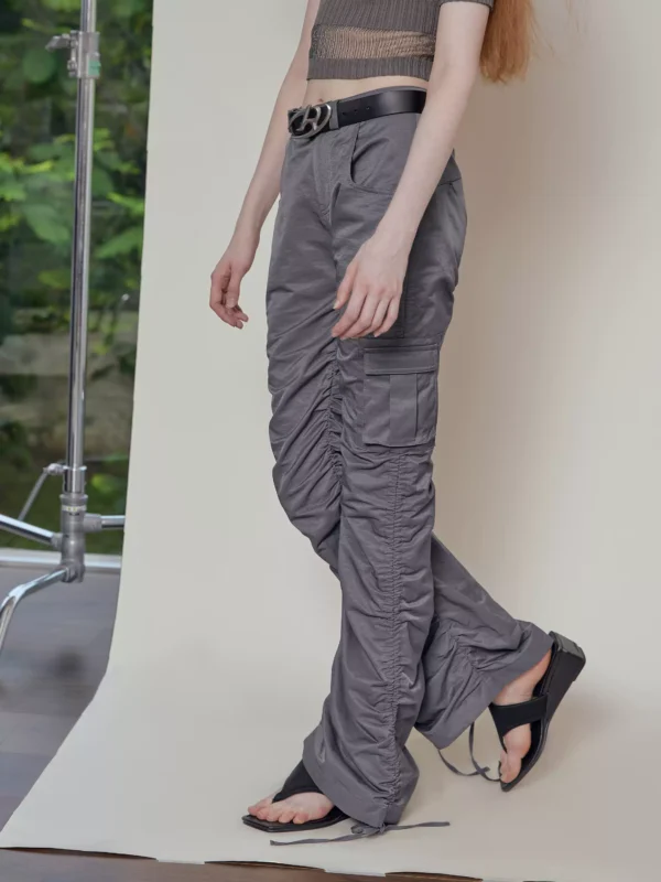 Women in pleated and slightly flared work pants - Image 3