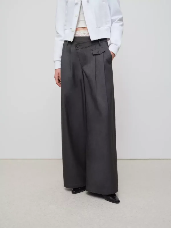 Women in irregular-waisted design trousers - Image 4