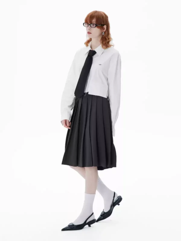 A grey mid-waisted suit dress with loose edges - Image 3