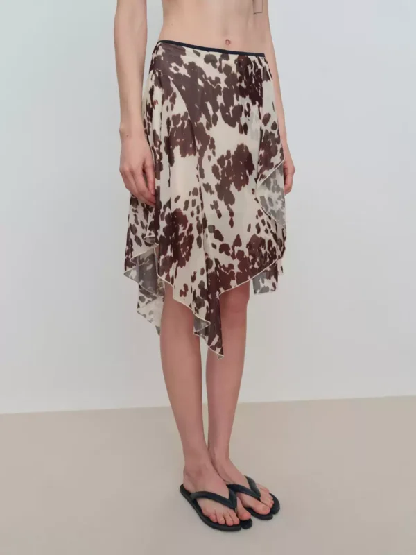 Irregularly designed patterned mesh skirt - Image 3