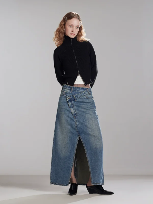A niche A-line skirt with a slanted front - Image 2