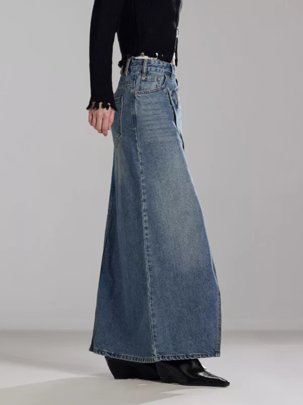 A niche A-line skirt with a slanted front - Image 3