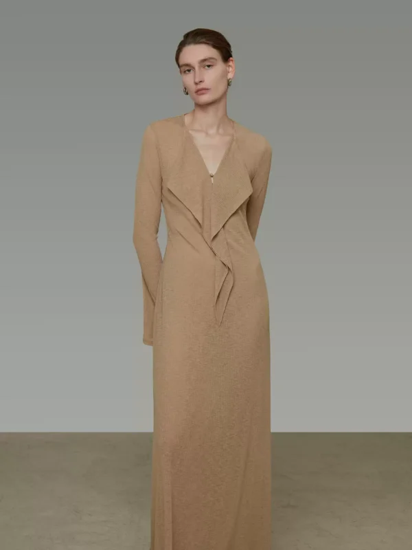 A stylish V-neck dress with flowing ribbons - Image 3
