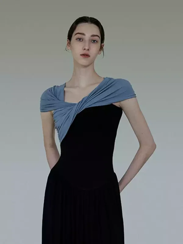 Two pairs of knitted dresses with niche designs - Image 3