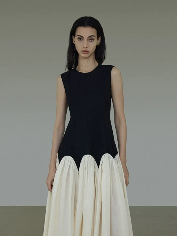 Round-neck sleeveless dress for women