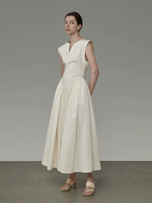 A sleeveless, cinched waist, niche and high-end dress - Image 2