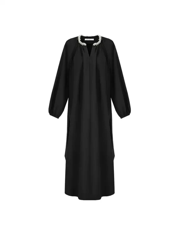 A long-sleeved V-neck dress with a pleated design - Image 4