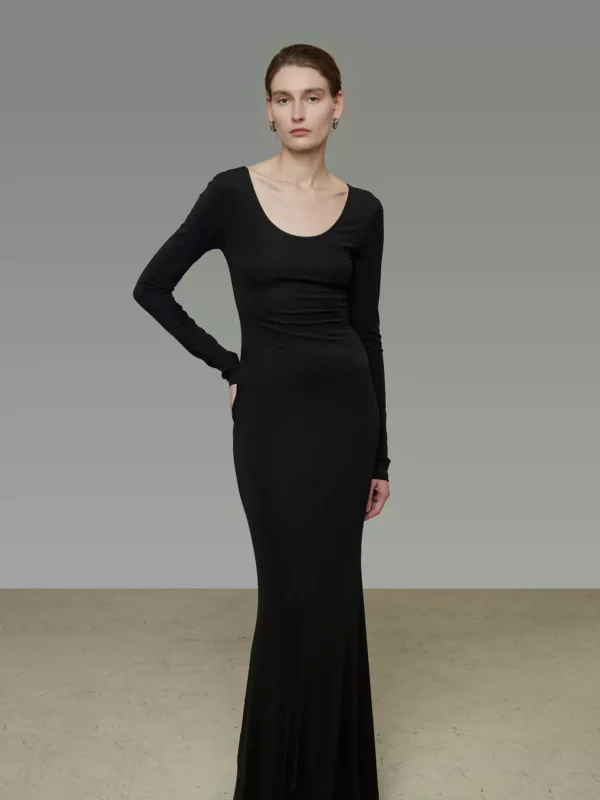 A black fitted large U-neck dress for women - Image 3