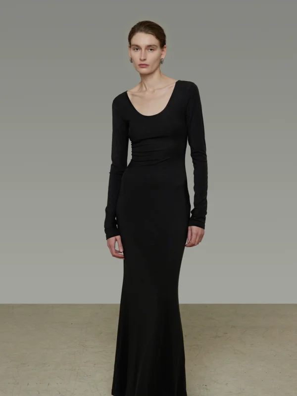 A black fitted large U-neck dress for women - Image 2