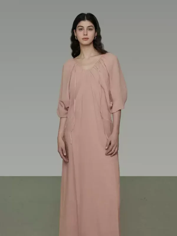 A laid-back and relaxed V-neck long dress with lantern sleeves - Image 3