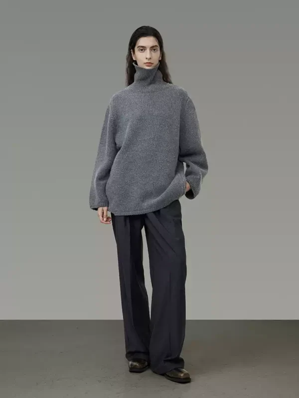 A laid-back high-neck sweater girl - Image 4