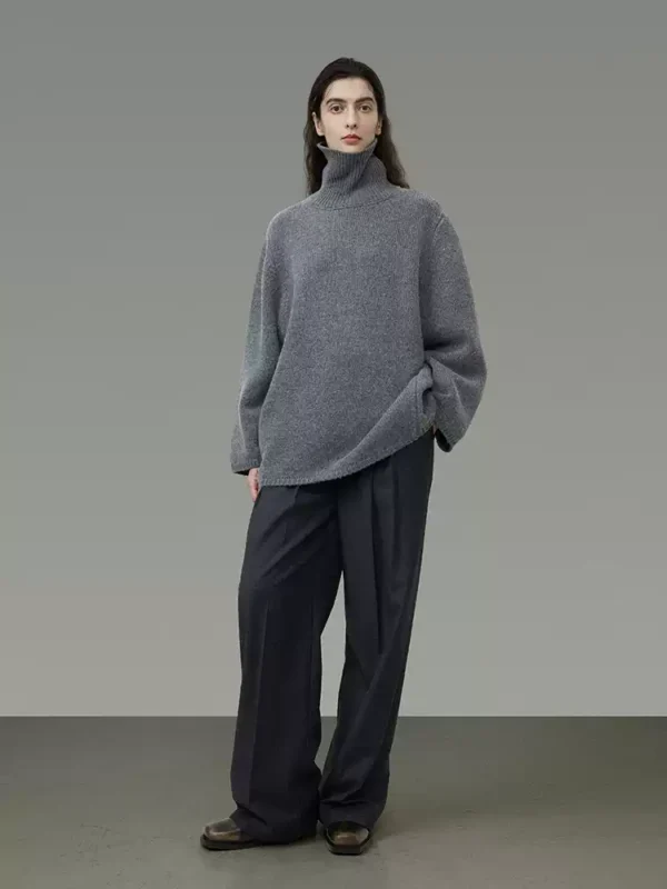 A laid-back high-neck sweater girl - Image 3